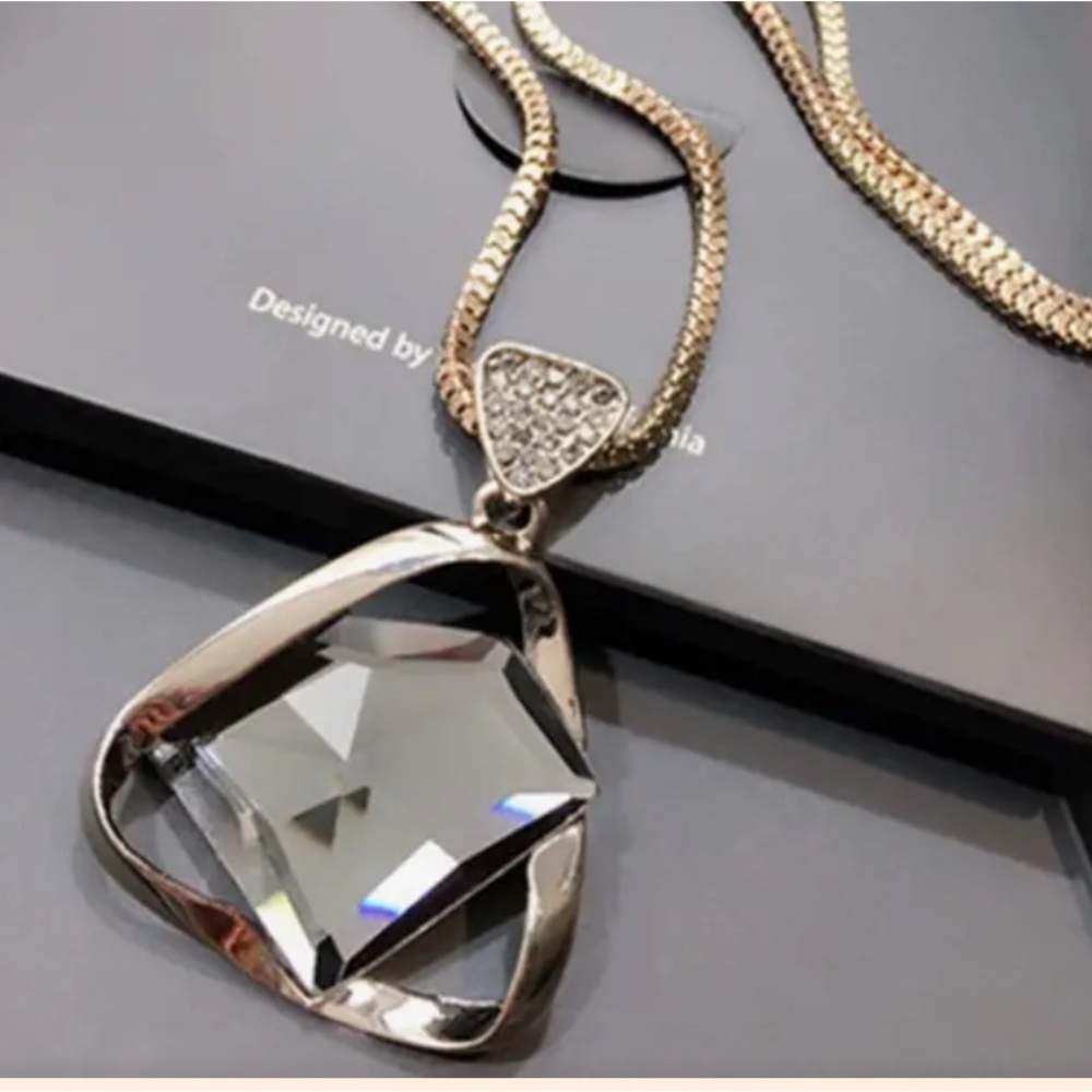 - A Stylish Necklace, Versatile Long‎ Chain, Accessory Pendant Necklace.